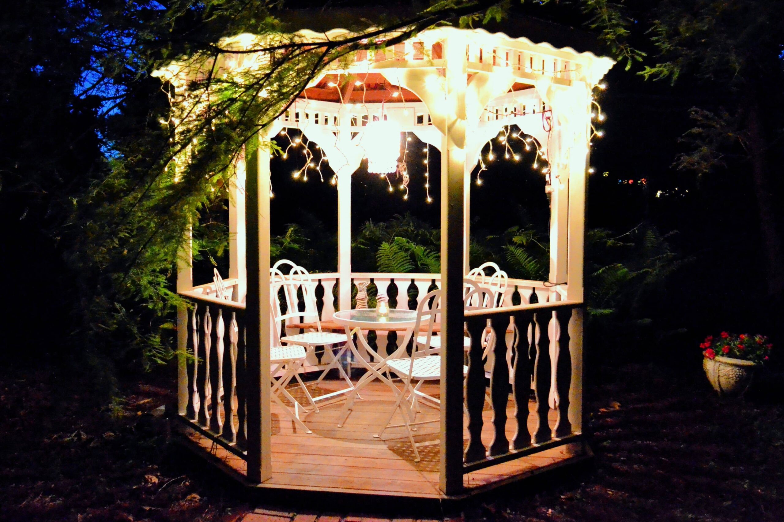 https://innogarden.it/wp-content/uploads/2022/04/gazebo-in-a-garden-at-night-with-lights-a-table-a-2021-08-30-06-54-06-utc-1-scaled.jpg